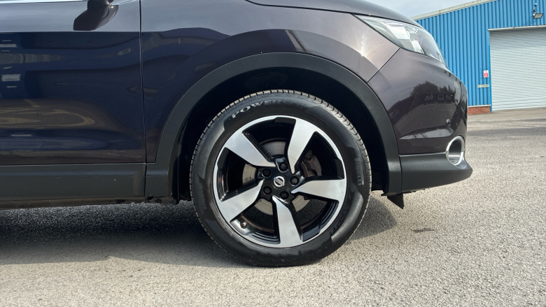 Nissan Qashqai 1.2 DiG-T N-Connecta 5dr Petrol Hatchback